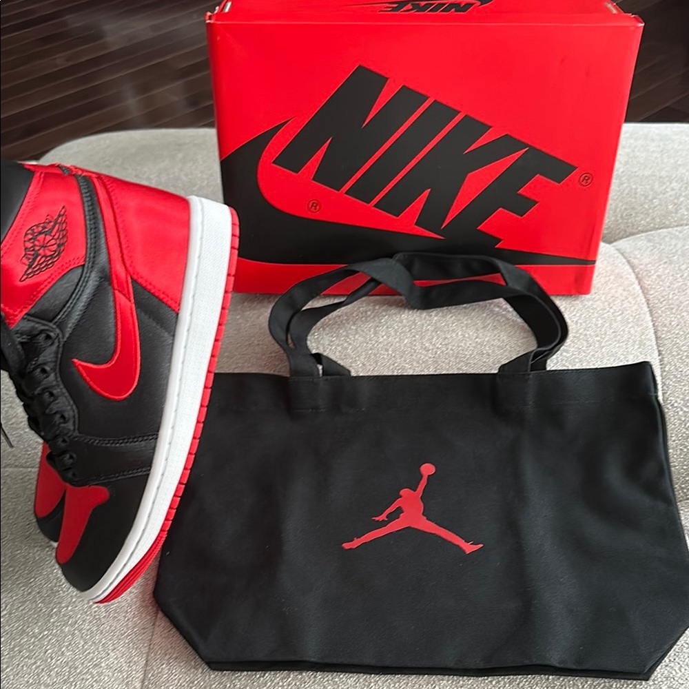 Nike Jordan Satin Bred - Picture 2 of 5